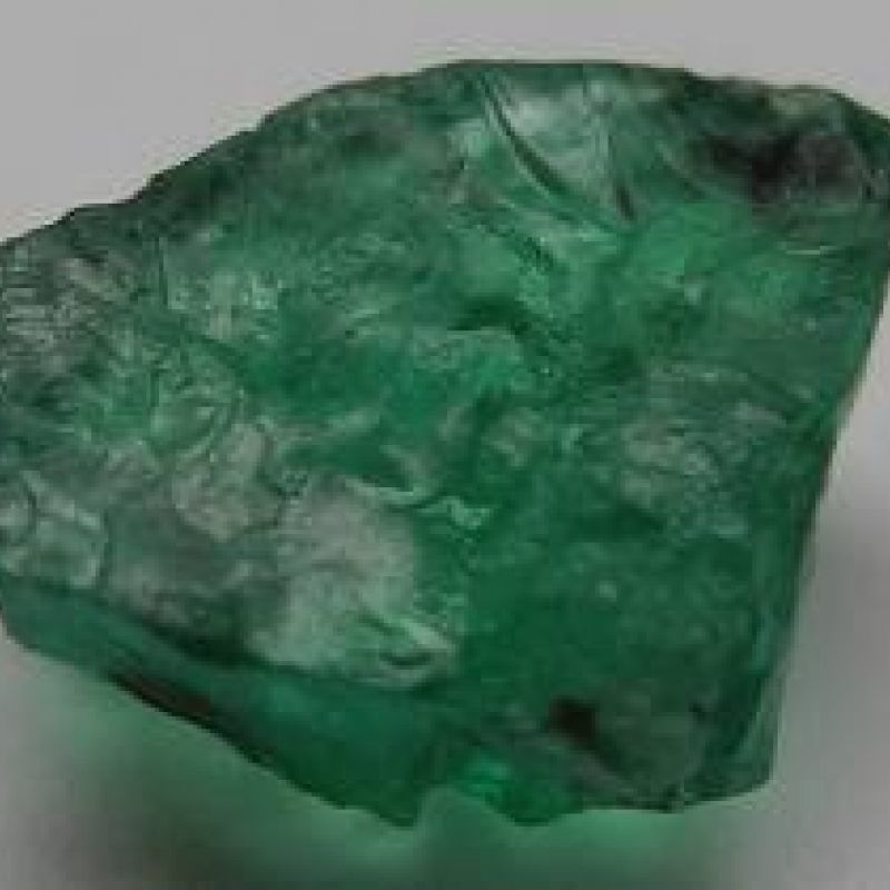 Raw Emerald crystal metaphysical properties, meanings, uses, benefits, healing energies, chakras